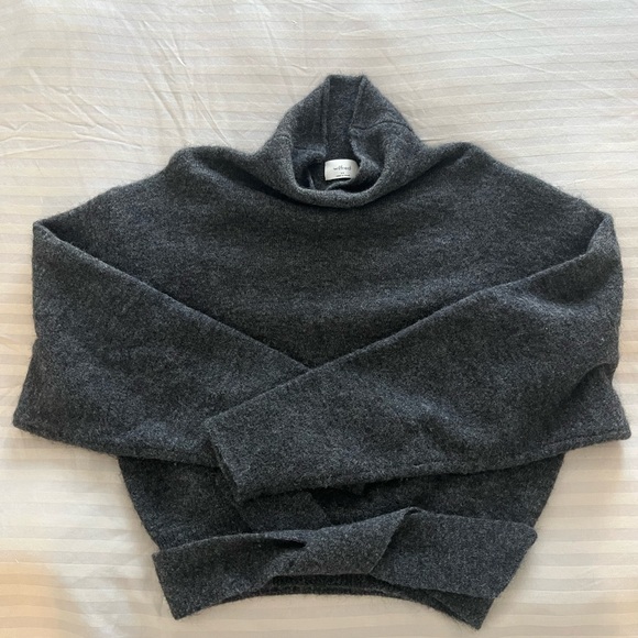 Aritzia Wilfred cropped sweater - Picture 2 of 3